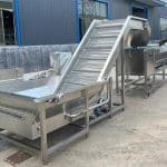 Automatic-Mesh-Belt-Elevator-Conveyor-with-Water-Bucket